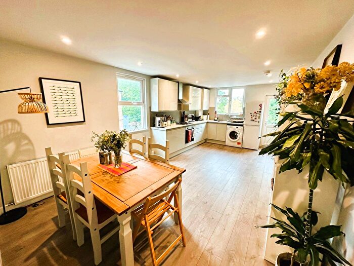 4 Bedroom Maisonette To Rent In Bickley Street, Tooting Broadway, London, SW17