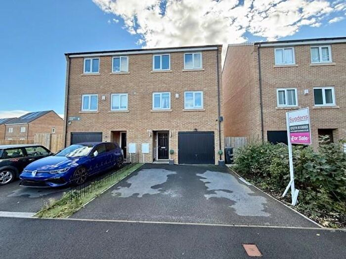 4 Bedroom Semi-Detached House For Sale In Fagley Rise, Eccleshill, Bradford, BD2