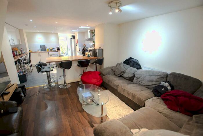 5 Bedroom House To Rent In Heeley Road, Birmingham, B29