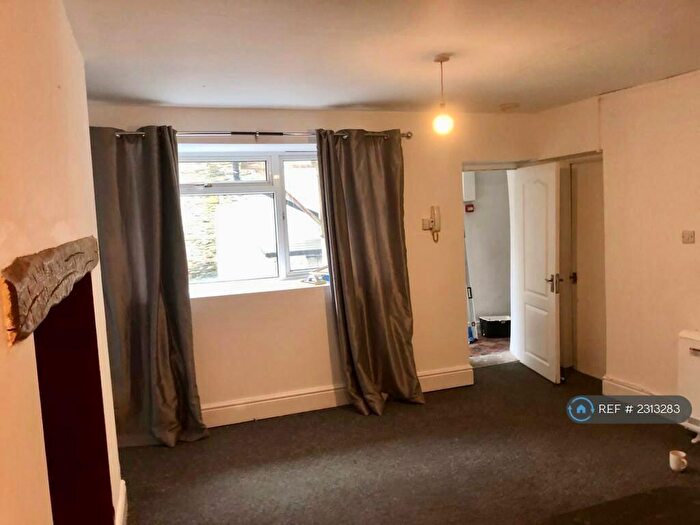 2 Bedroom Flat To Rent In Bridge Street, Newcastle Emlyn, SA38