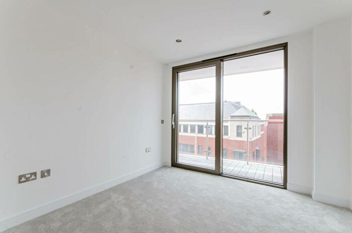 1 Bedroom Flat To Rent In Regents Park Road, Finchley Central, London, N3