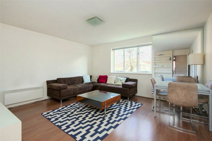 1 Bedroom Flat To Rent In Telegraph Place, Millwall, E14