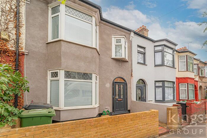 3 Bedroom Property To Rent In Avondale Road, London, E17