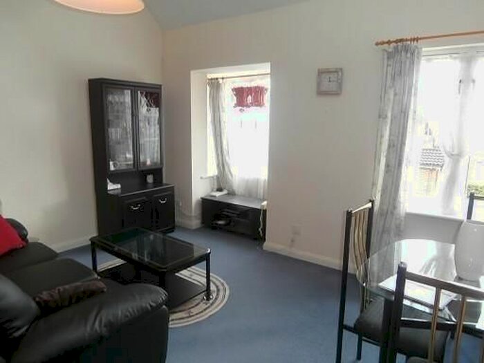 2 Bedroom Maisonette To Rent In Dorset Mews, Finchley N3