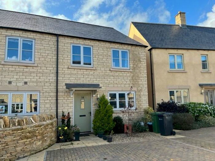 3 Bedroom End Of Terrace House For Sale In Yells Way, Fairford, GL7