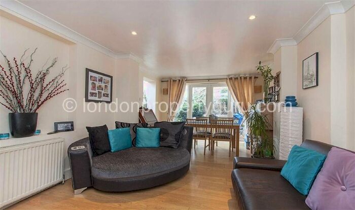 2 Bedroom Flat To Rent In Dundonald Road, Wimbledon, SW19