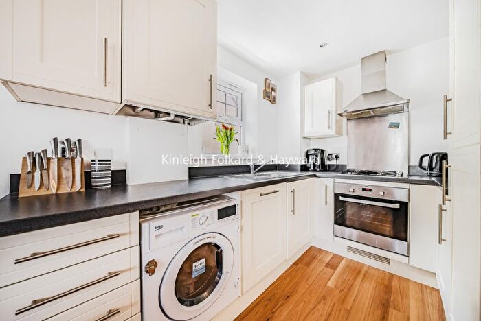 2 Bedroom Flat To Rent In Wells View, Bromley, BR2