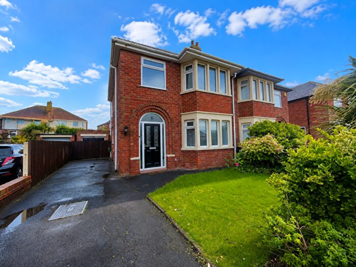 3 Bedroom Semi-Detached House For Sale In Winsford Crescent, Norbreck, FY5