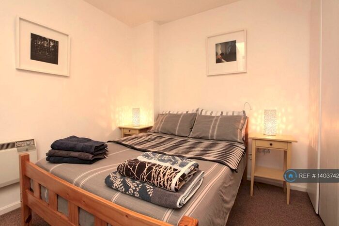 1 Bedroom Flat To Rent In The Headrow, Leeds, LS1