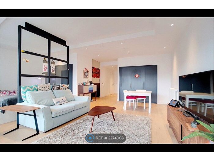 Studio To Rent In Kent Building, London, E14