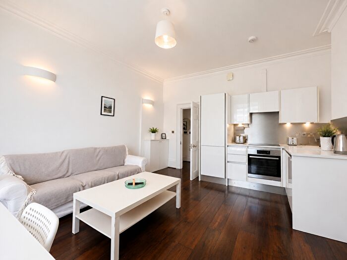 1 Bedroom Flat To Rent In Flat, Kings Road, RG1