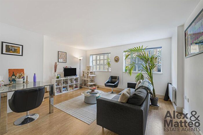 2 Bedroom Flat To Rent In Bombay Court, Rotherhithe, SE16