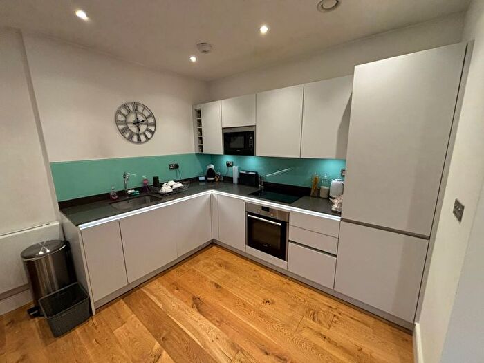 1 Bedroom Flat To Rent In Parkgate House, Great North Road, Old Hatfield, Hertfordshire, AL9