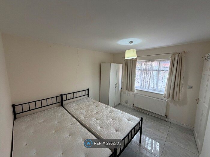 Studio To Rent In Brabazon Road, Hounslow, TW5