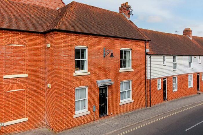 2 Bedroom Ground Flat To Rent In Orient Place, Canterbury, CT2