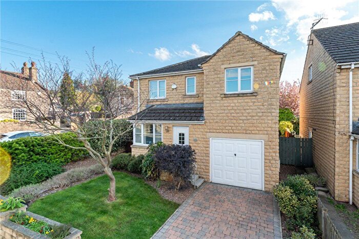 4 Bedroom Detached House For Sale In Keasden Close, Thackley, Bradford, West Yorkshire, BD10