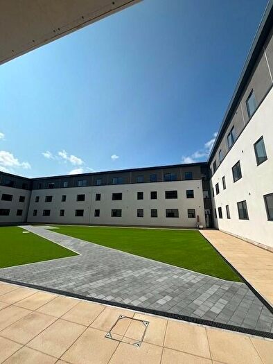 1 Bedroom House To Rent In Bingley Road, BD9