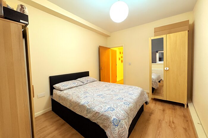 1 Bedroom Flat To Rent In Rounhay Road, Leeds, LS8