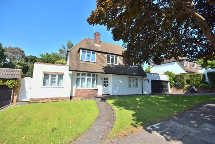 3 Bedroom House To Rent In Clifford Avenue Chislehurst, BR7