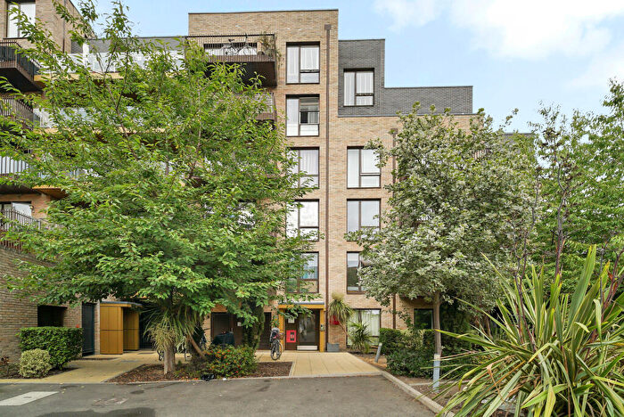 1 Bedroom Flat For Sale In Guthridge Close, E14