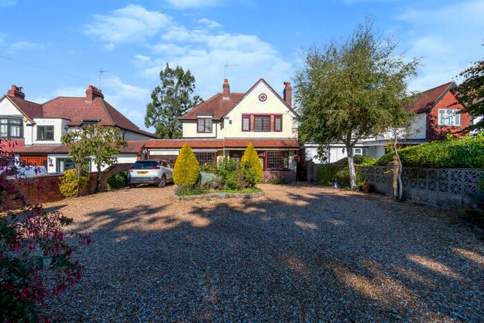 3 Bedroom Detached House For Sale In Sutton Road, Aldridge, Walsall, WS9