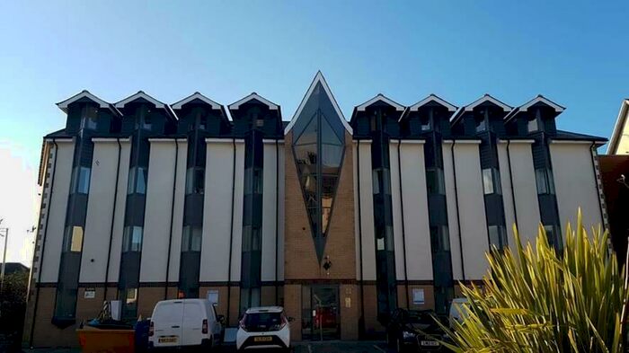 3 Bedroom Apartment To Rent In Richmond Road, Cardiff, CF24