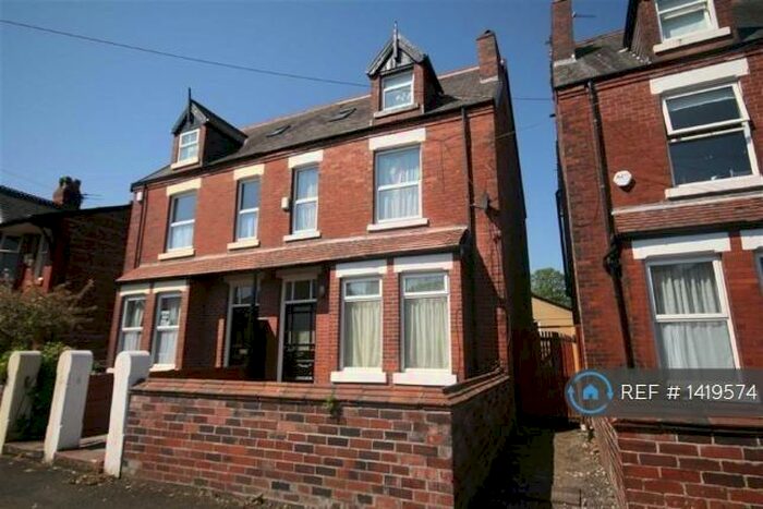 5 Bedroom Semi-Detached House To Rent In Beech Grove, Manchester, M14