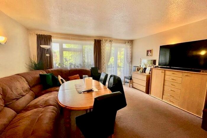 2 Bedroom Flat To Rent In Cherrycroft Gardens, Westfield Park, Pinner, Middlesex, HA5