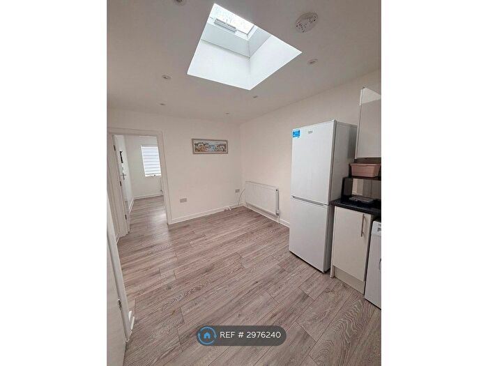 1 Bedroom Flat To Rent In Cannon Hill, London, N14