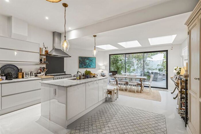 4 Bedroom End Of Terrace House For Sale In Lower Richmond Road, East Sheen, SW14