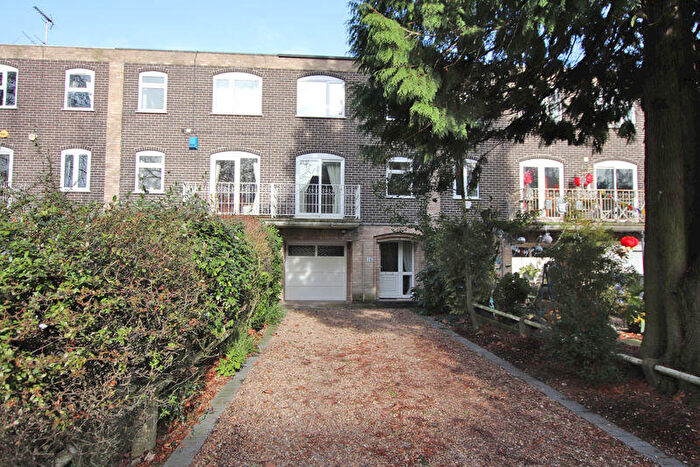 2 Bedroom Terraced House For Sale In Pelham Road, Grimsby, DN34