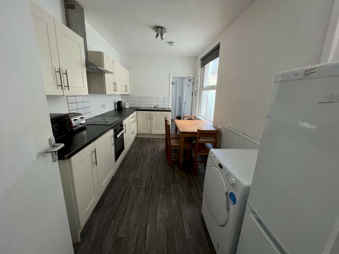 5 Bedroom House To Rent In St Helens Road, Sandfields, Swansea, SA1