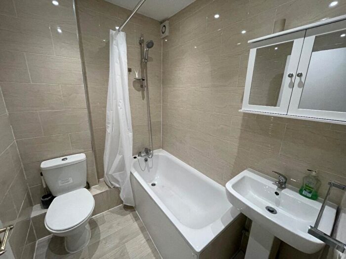 2 Bedroom Flat To Rent In Birdhurst Road, South Croydon, CR2