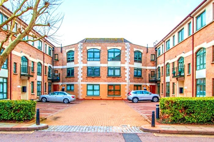 2 Bedroom Flat For Sale In Windsor Court, Corner Hall, Hemel Hempstead, Hertfordshire, HP3