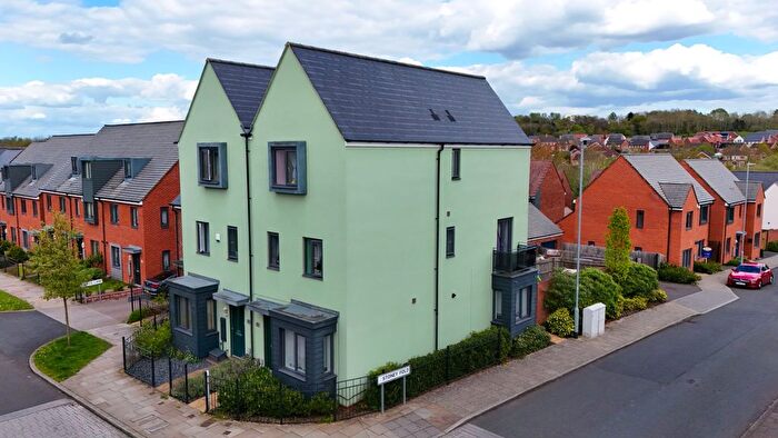 4 Bedroom Semi Detached House For Sale In Birchfield Way, Telford, Shropshire, TF3