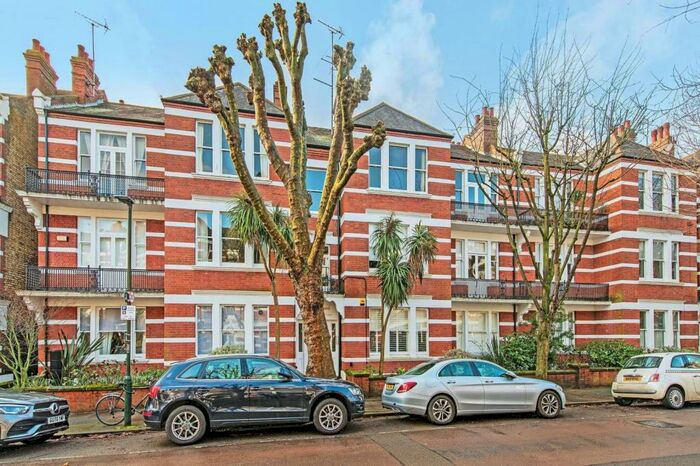 3 Bedroom Apartment To Rent In Riverview Gardens, Barnes, SW13