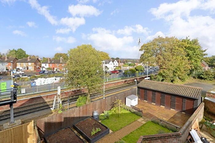 1 Bedroom Apartment For Sale In Farncombe Street, Godalming, Surrey, GU7
