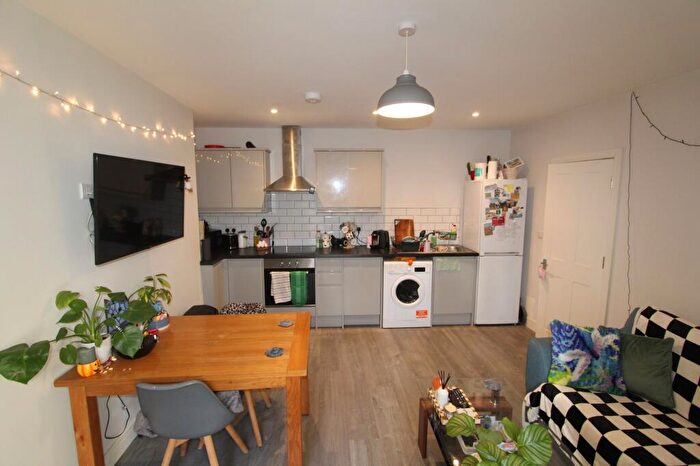 2 Bedroom Apartment To Rent In Wharncliffe Road, Sheffield, S10