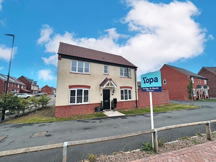 3 Bedroom Detached House For Sale In Featherstone Road, Boulton Moor, DE24