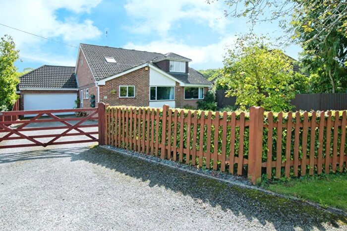 6 Bedroom Chalet For Sale In Vicarage Road, Lover, Salisbury, SP5