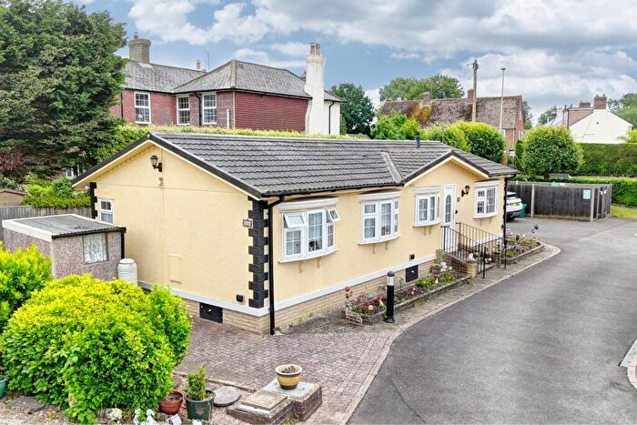 3 Bedroom Park Home For Sale In Upper Horsebridge, Hailsham, BN27
