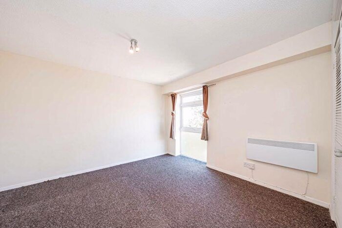 2 Bedroom Flat To Rent In Cheam Road, Sutton, SM1