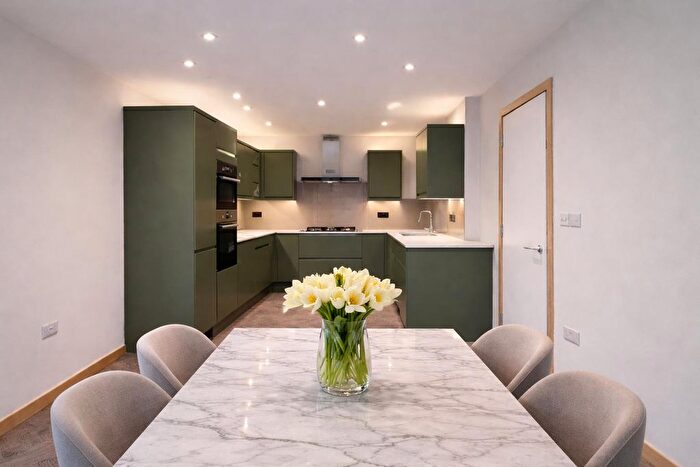 3 Bedroom Flat To Rent In Goldney Road, London, W9