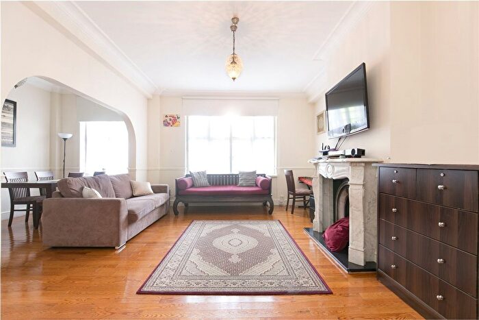 4 Bedroom Flat To Rent In Wellington Court, - Wellington Road, NW8