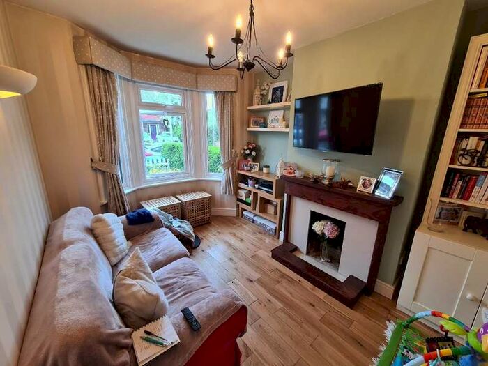 2 Bedroom Property To Rent In Newport Road Aldershot, GU12