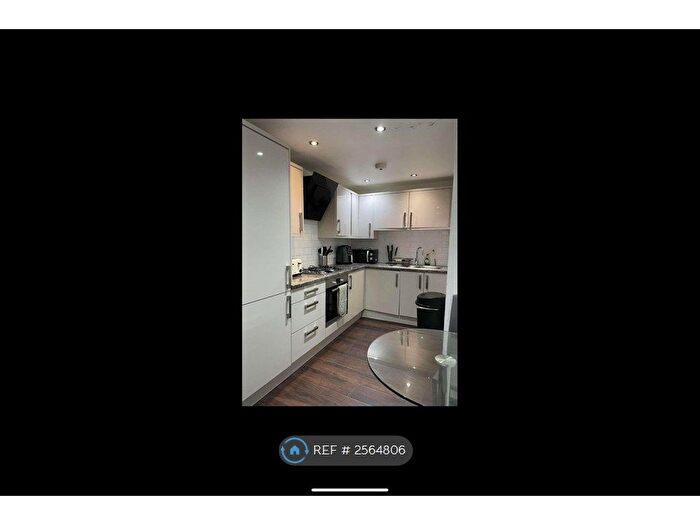 3 Bedroom Flat To Rent In Old Nichol Street, London, E2