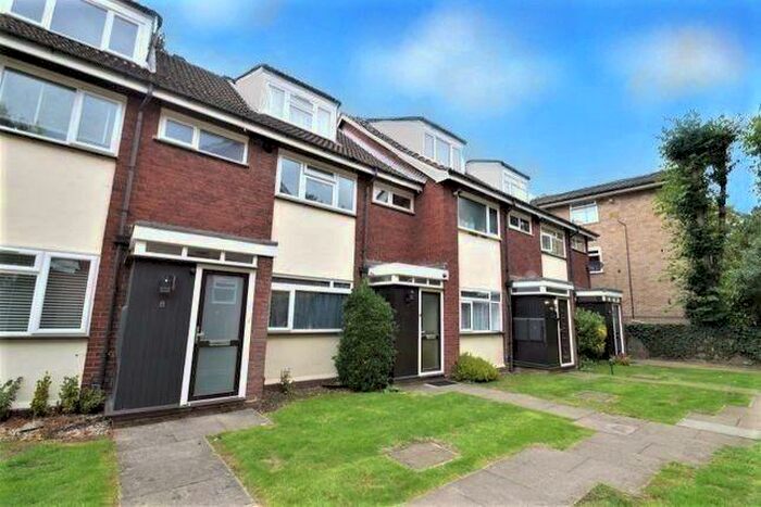 2 Bedroom Flat To Rent In Cherrycroft Gardens, Westfield Park, Pinner, HA5