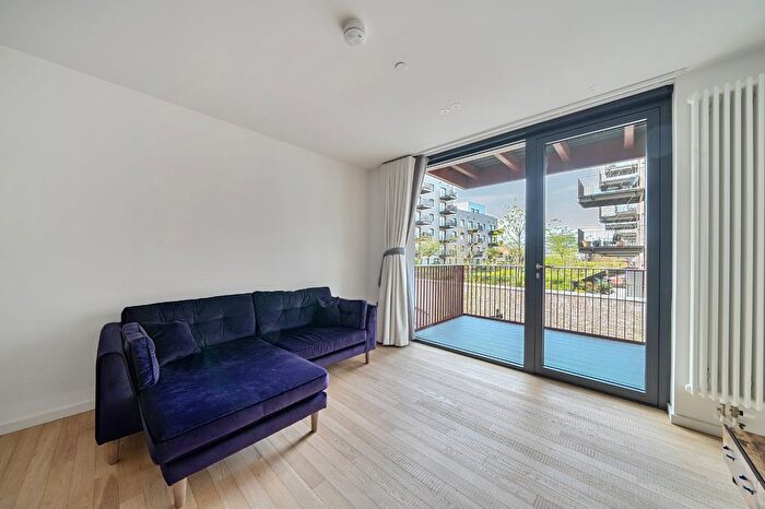 1 Bedroom Flat For Sale In Hollandbury House, Brent Way, TW8