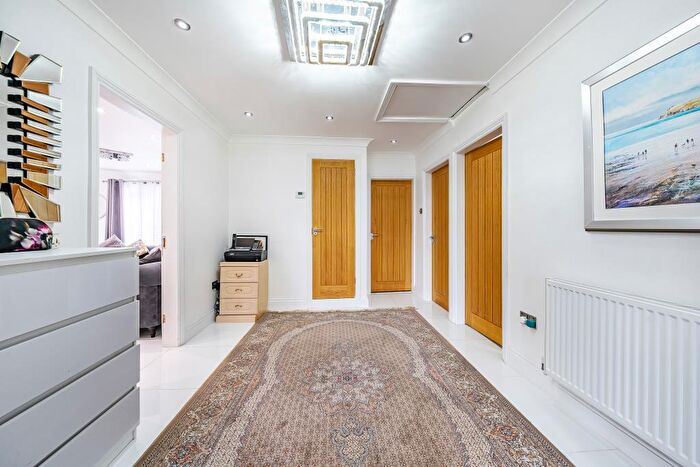 2 Bedroom Detached Bungalow For Sale In Kidlington, Oxfordshire, OX5