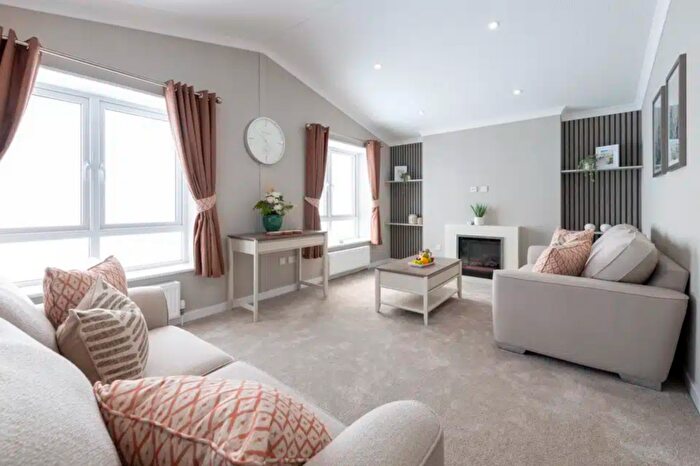 2 Bedroom Park Home For Sale In Ryther Road, Ulleskelf, Tadcaster, LS24